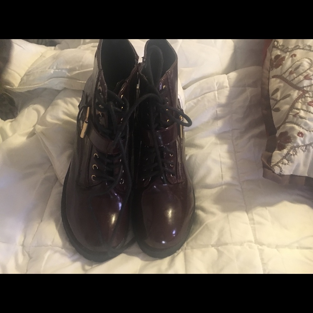Shoes - Picture 2 of 7